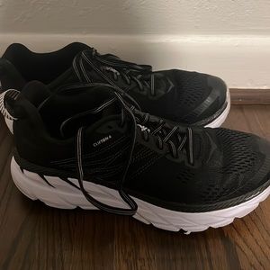 Black and white Clifton 6 size 8.5 Hoka one one